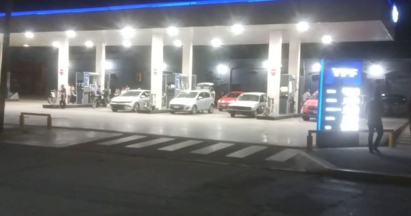 Salteño quiso pagar con billetes falsos y lo pillaron: se llevó puesto al playero