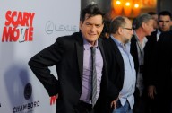 Charlie Sheen habla con libertad sobre su sexualidad en nuevo documental de Netflix