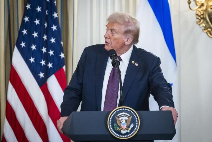 Reunión entre Trump y líderes demócratas finaliza sin acuerdo sobre cierre de Gobierno