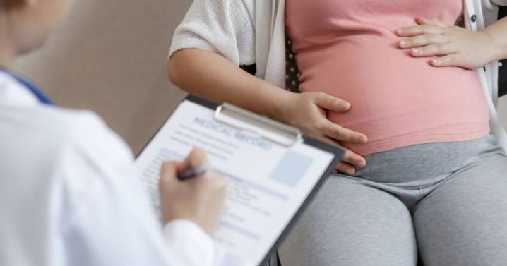 What medical experts say pregnant women need to know about Tylenol, leucovorin and autism