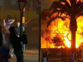 Hinchas de la U de Chile, otra vez: incendio y choques con la policía antes del partido con Alianza Lima