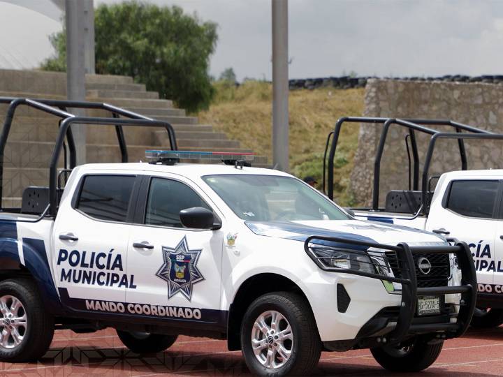 Tiran cadáver y lo incendian junto con una camioneta