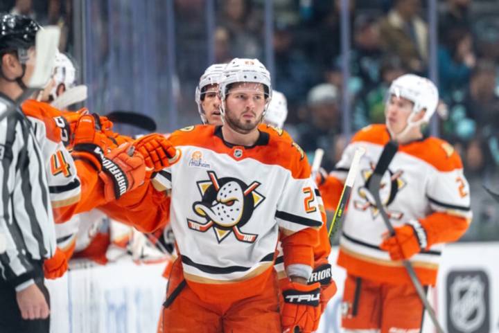NHL News: Anaheim Ducks Sign Mason McTavish to a Six Year Deal