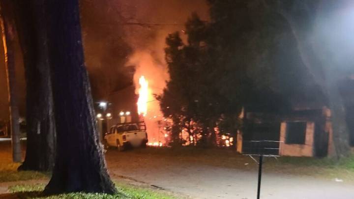 Un incendio en barrio Guadalupe de Santa Fe generó preocupación entre los vecinos
