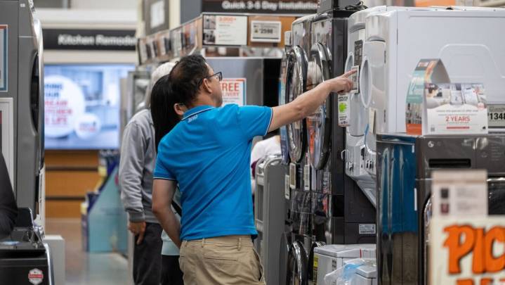 The top 20% of Americans are keeping the economy alive. That’s not a good sign