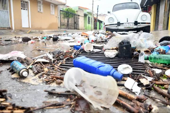 Inundaciones en Campeche continuarán por la basura acumulada en las calles