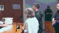 Sheriff de RI habría grabado a mujer en baño de un Starbucks de campus universitario