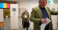 Moldavia vota en tensa elección marcada por acusaciones de interferencia rusa