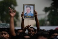 India bids tearful farewell to maverick musician after drowning