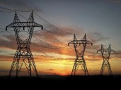 El Gobierno prepara un aumento en la tarifa de la luz para financiar obras eléctricas