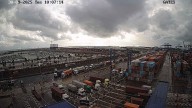 El puerto de València abre sus terminales en una jornada de colapsos
