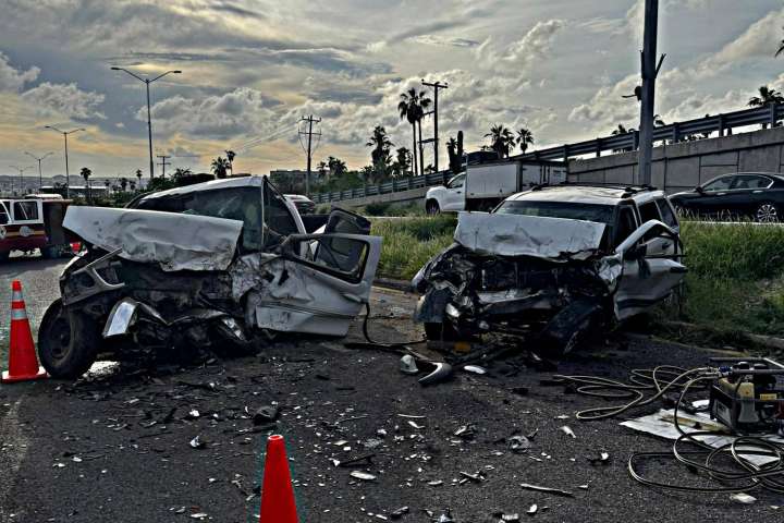 Colisión entre vehículos dejó 3 personas sin vida en el corredor turístico de Los Cabos