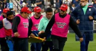 Gianfranco Chávez es retirado en ambulancia del duelo Alianza Lima y Deportivo Garcilaso | VIDEO Zaguero de Alianza Lima Gianfranco Chávez fue retirado de Matute en camilla.