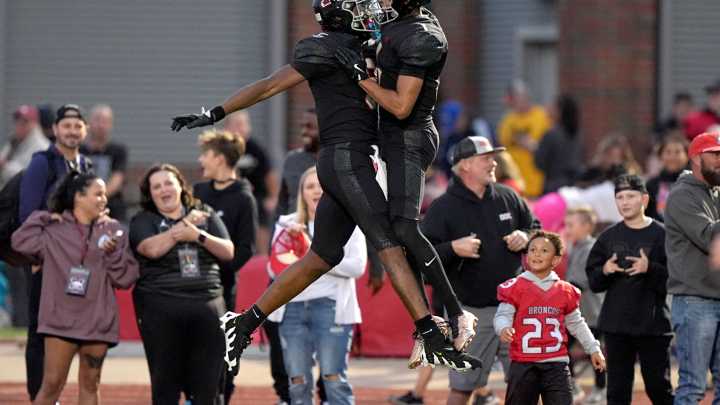 Gabriel Osborne fuels Mustang rout vs Yukon in OSSAA football Week 1