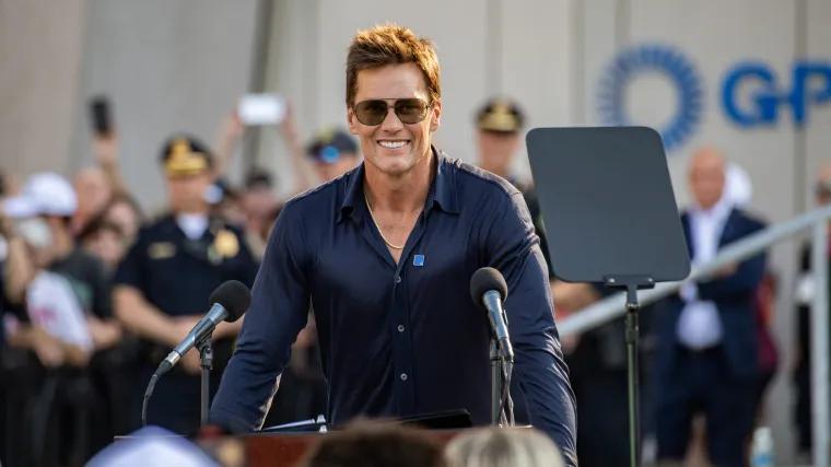 Tom Brady calls out Dave Portnoy for $75 million flag football rumor
