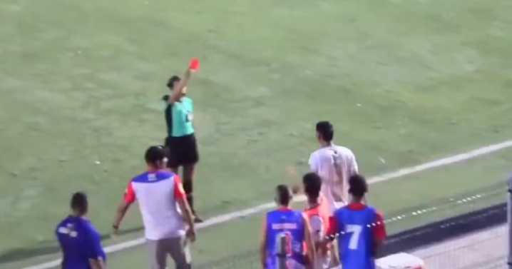 Árbitra Vanessa Ceballos es agredida por jugador Bolívar en Colombia