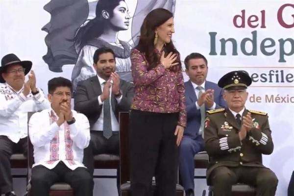 Aplaude Ministro Aguilar, ahora sí, a panista en Desfile