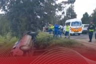 Cae camioneta a una zanja en la vía Toluca