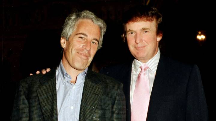 Donald Trump felicitó el 50 cumpleaños de Jeffrey Epstein en 2003 con una carta con forma de una mujer desnuda