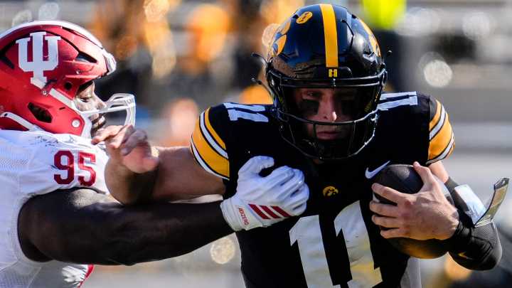 Mark Gronowski injury update, Iowa football QB hurt vs Indiana
