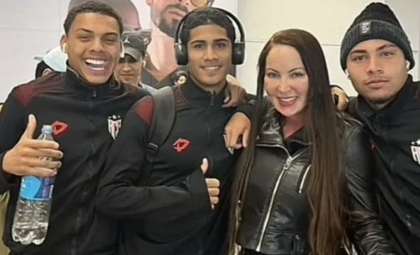 Escándalo en Brasil: un club echó a seis juveniles por sacarse fotos con una actriz porno