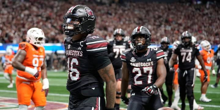Shane Beamer addresses Gamecocks' QB situation as Sellers' status remains uncertain