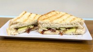 La empresa valenciana que arrasa en tartas premium se lanza a la conquista de los sándwiches
