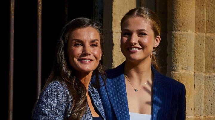 La Princesa Leonor vuelve a hacer guiño a Letizia en Navarra con blazer de raya diplomática y vaqueros blancos
