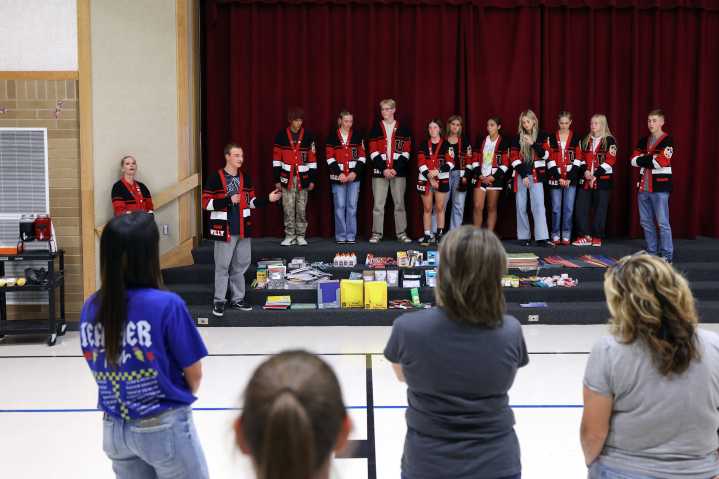 Uintah High Student Council Celebrates Davis Dragons