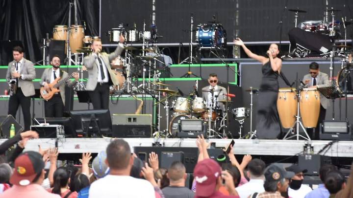 Arranca el espectáculo musical en la Plaza del Ángel con la presentación del Grupo Vodka