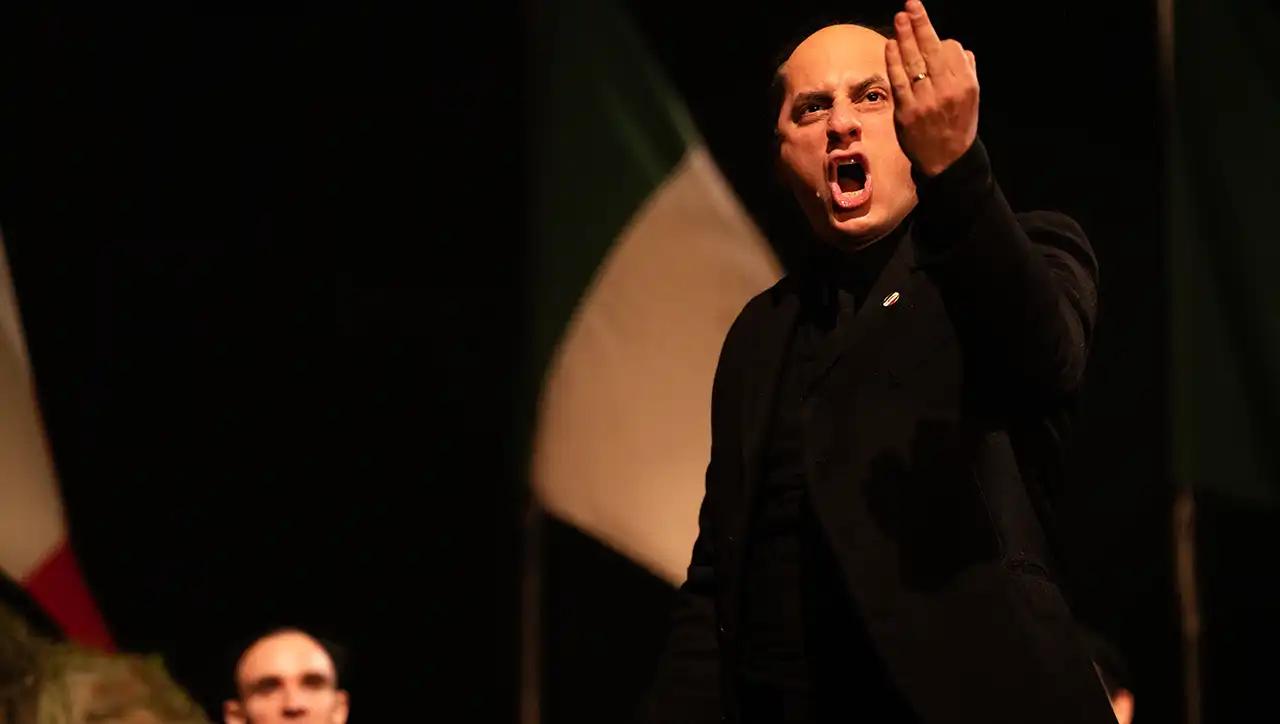 Hacer la serie sobre Mussolini fue una oportunidad para entender el fascismo hoy: Joe Wright