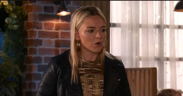 Coronation Street fans spot clue about 'real Tia Wardley' as 'fake' confirmed