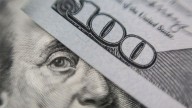El dólar subió casi $100 en la semana, cerró a $1453 y quedó al borde del valor…