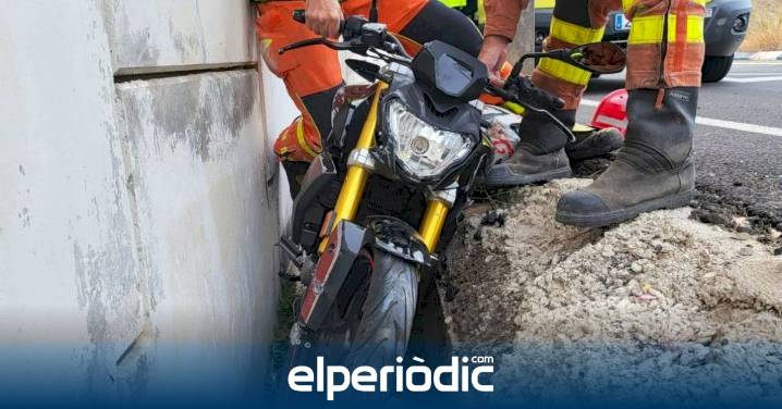 Grave accidente en la A-7: un motorista de 20 años herido tras colisionar con un coche en Quart de Poblet