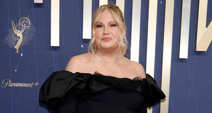 Jennifer Coolidge Goes Classic in Black at Emmy Awardss 2025 | 2025 Emmy Awards, Emmy Awards, Jennifer Coolidge