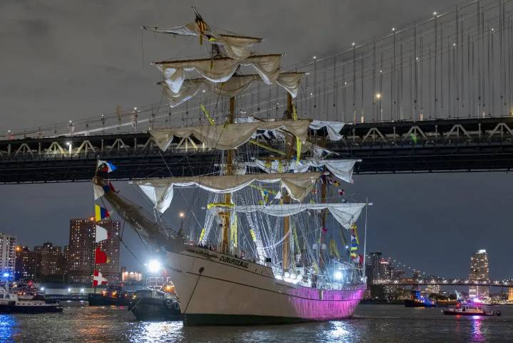 Buque Cuauhtémoc retoma sus operaciones a cuatro meses del accidente en puente de Brooklyn