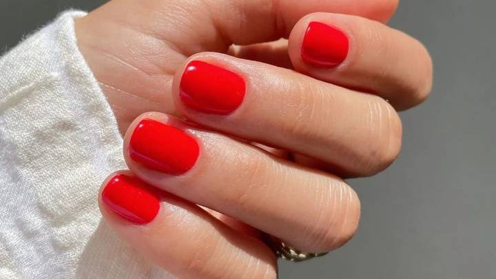 Uñas rojas power: 4 diseños de manicura que te hacen ver elegante y con actitud al instante