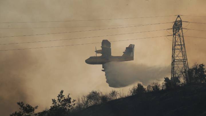 Los 5 brigadistas heridos en el incendio de Barreiros tienen pronóstico grave