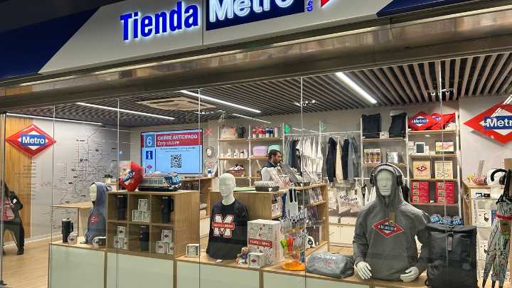 Metro de Madrid conmemora el centenario de la estación de Ópera con una nueva tienda oficial