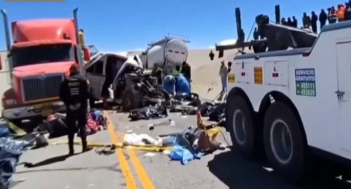 Fatal accidente en la ruta Puno–Moquegua: choque entre bus y tráiler deja 14 muertos
