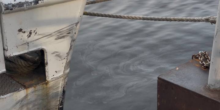 Oil spill in Duluth Harbor, cleanup underway