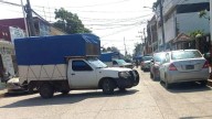 Por falta de energía protestan con bloqueo frente a las oficinas de CFE en Huejutla