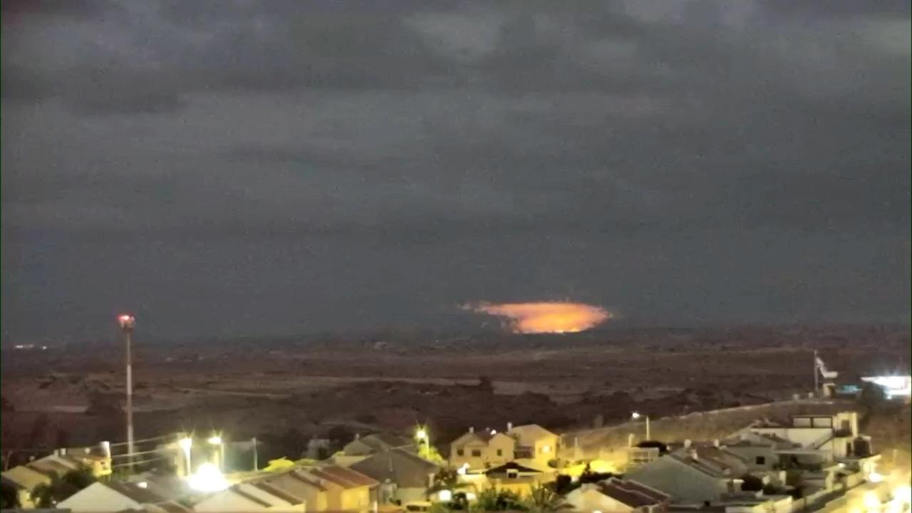 Explosions on Gaza skyline as Israel continues bombardment