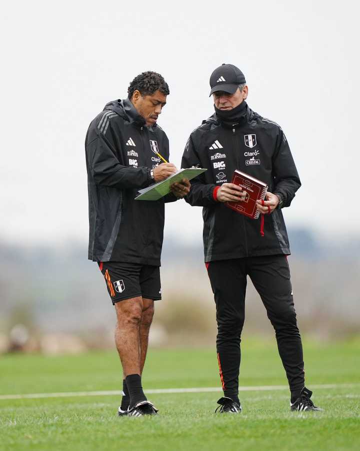 Selección Peruana entrenó con todo el plantel en Montevideo y el técnico Ibañez ya tiene a sus once elegidos