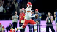Patrick Mahomes' TD run draws Chiefs within 13
