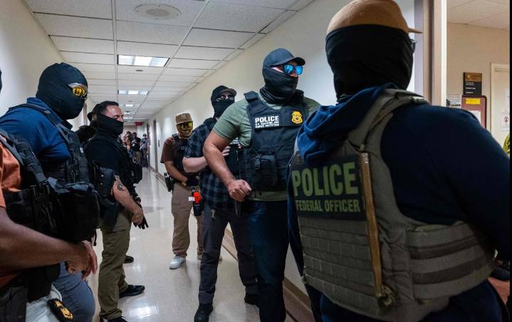 Muere un mexicano detenido por el ICE en EU; decesos de migrantes bajo custodia alcanzan su máximo en 5 años