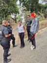 Officers disarm 25-year-old woman attempting to st@b her cheating boyfriend with knife in South Africa