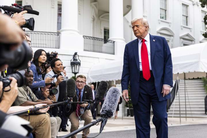 Trump dice que los Murdoch seguramente estarán en la directiva de TikTok en EEUU