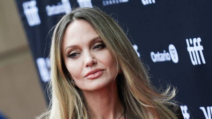 Angelina Jolie Breaks Down in Tears at TIFF Discussing Late Mother’s Cancer