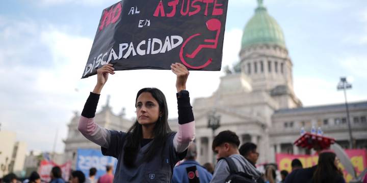 Un juez federal de Catamarca ordenó que la ANDIS devuelva las pensiones por invalidez suspendidas en la provincia